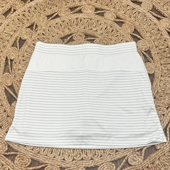 IZOD Golf Skort Womens White Striped Tennis Skirt Athletic Pickleball Skort - Picture 3 of 5